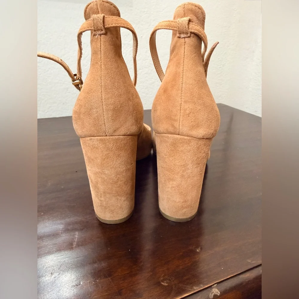 Gianni Bini LuLAA Spanish  Sand tan suede rounded-toe block  heel pumps GUC 9.5